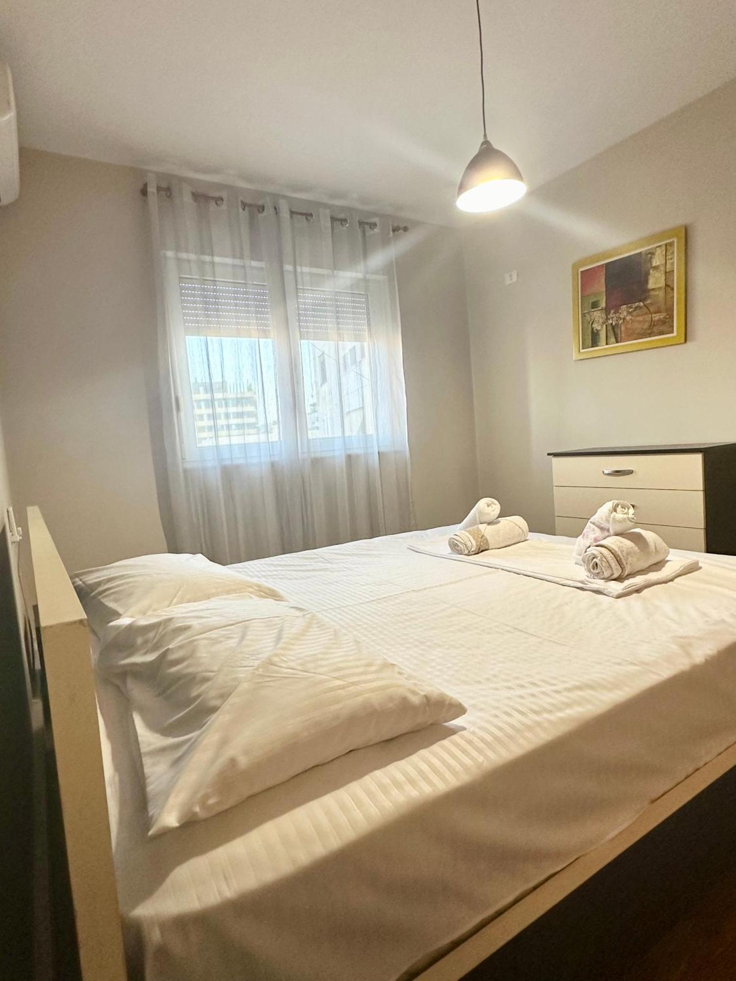 Kk Apartment Air Albania-Centrally Located ティラナ エクステリア 写真